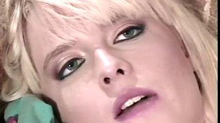 Savannah - Scène de trucs sucrés : Fellation, Missonary et porno à gros seins