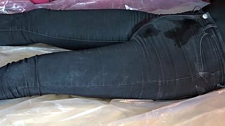 Orgasm in eingepisster jeans