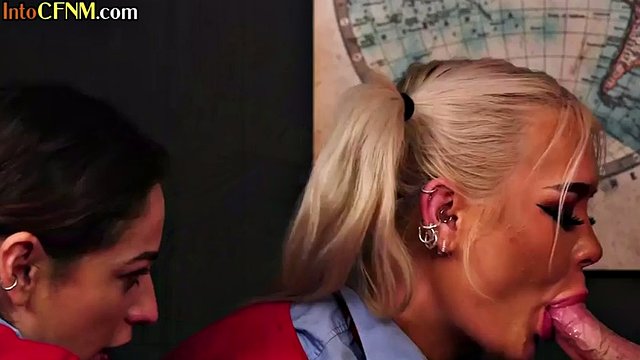 CFNM college jenter suger lærerens kuk i trekant til cumshot