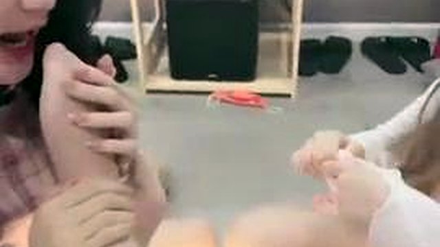 中国女同性恋室友脚恋物癖：亚洲，chaturbate＆Foot崇拜色情