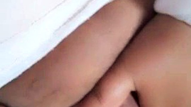 arab bbw plays in her pussy