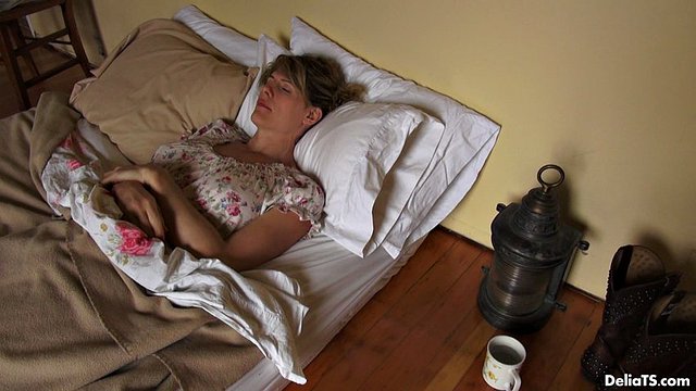 Transexual 성숙한 wakes 올라 과 자위 viciously
