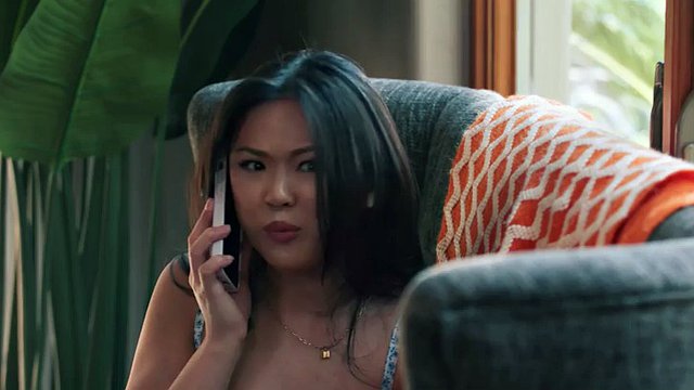 PURE TABOO 小柄な変態盗撮ルル・チューが DILF 隣人を覗きながらオナニーしているのを捕らえられる