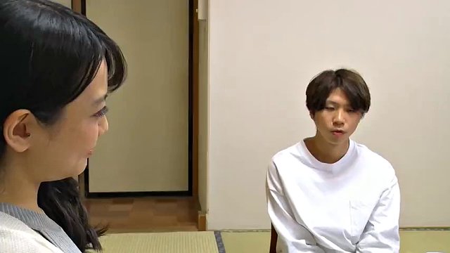 On a trip to a hot spring together, I was so turned on by the naked body that I made the mistake of not telling anyone... 5