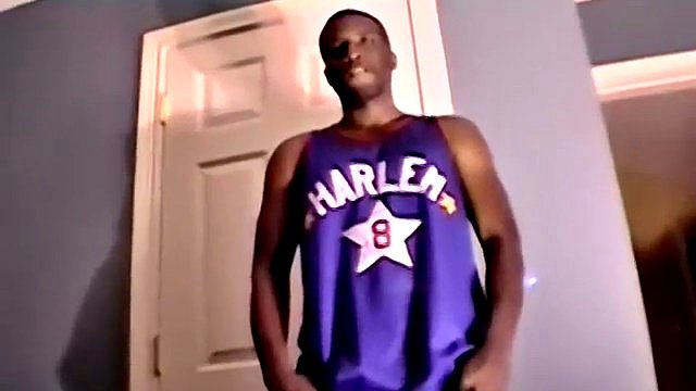 Black hunk shows off his yummy body and gets sucked
