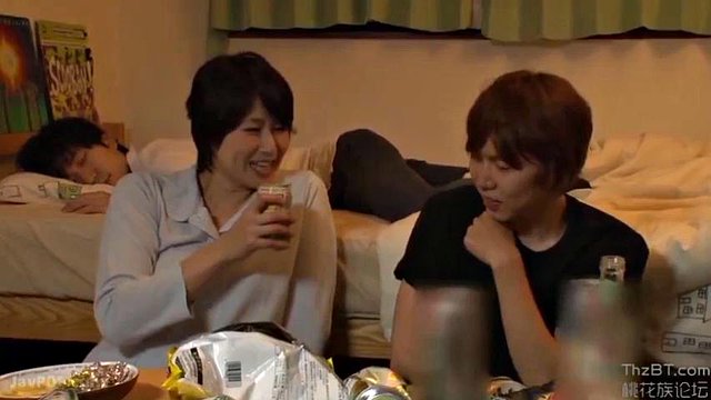 Best friend Seduces mom