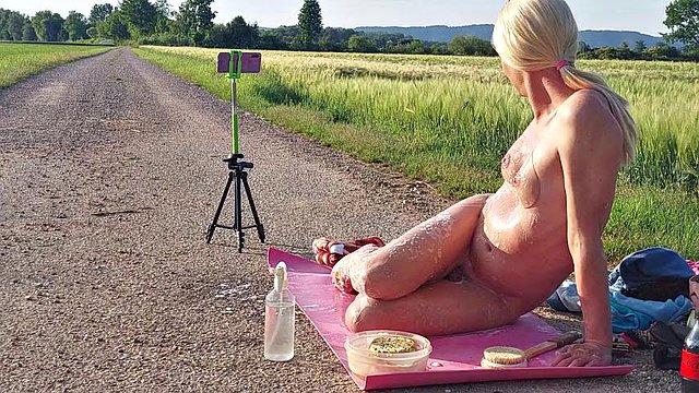 Real Exhibition - Shower and Orgasm in Public, Cant Believe This