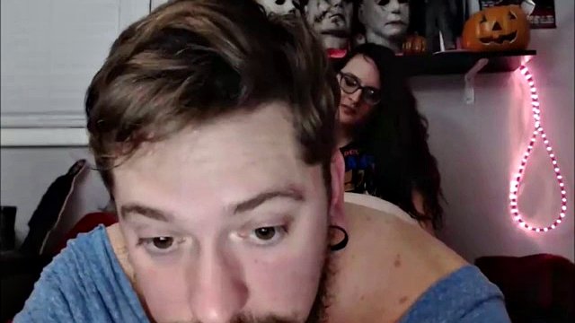 Chubby tranny šuká svého přítele zadek