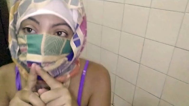 real arab muslim mom in hijab anal loves masturbation to squirt