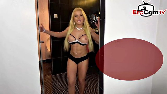 Niemiecka 18-letnia nastolatka gangbang party creampie i piss fisting
