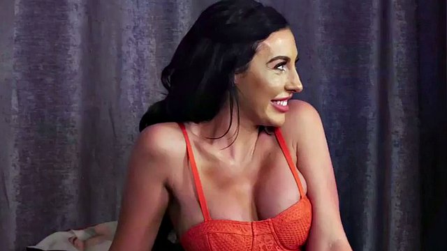 Zwei britische Domina-Voyeure necken einen Mann, der ihnen einen runterholt
