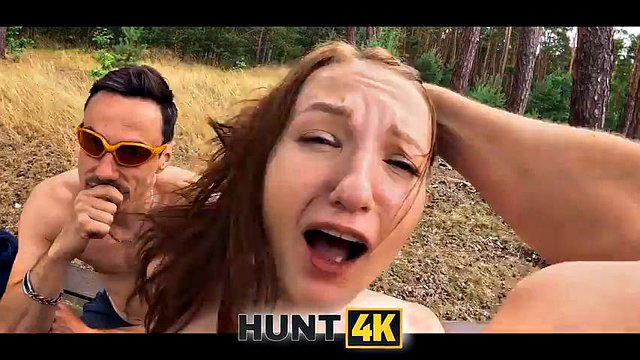 HUNT4K. Dzika pasja i seks analny z udziałem Stanleya Johnsona i Olivii Westsun: obciąganie, na pieska i ostre porno
