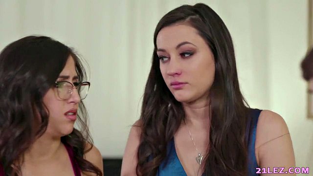 Jenna Sativa's Lesbian 12-Hour Threesome