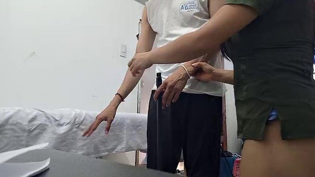 Nurse gives special treatment to her 60-year-old client