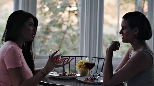 Dyke beauty squirts while strapon fucking gf