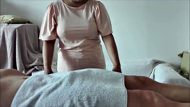 Full Asian massage in massage parlor with cumplay (room 6)