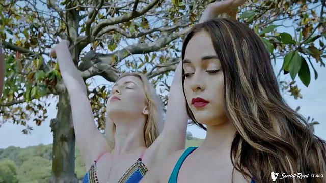 Condivido mia moglie - L'insegnante di yoga: pompino, porno a pecorina e cowgirl