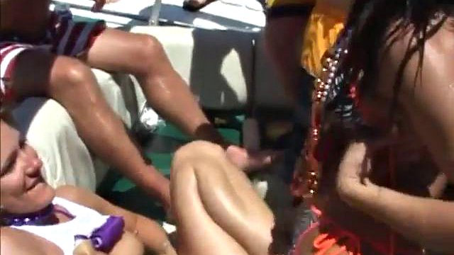 Wild groupie on the beach: Big Tits, Amateur & Sexy Porn