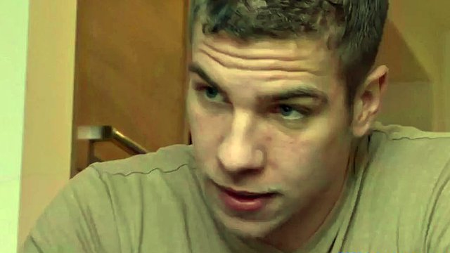 Duo britannique musclé baise gay à la maison