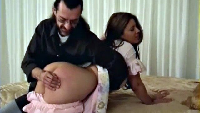esposa recibe nalgadas