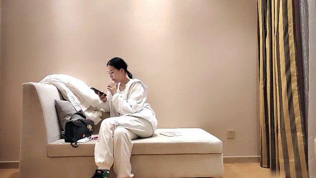 [Yidi Xunhua] Tonight, we have a two-parter. The goddess with a celebrity face, a model, and a beautiful figure work together in perfect harmony 2