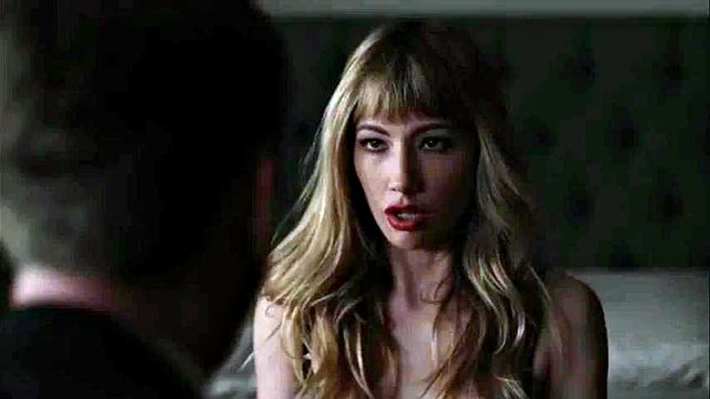 O negro fode sua amiga coreana em seu quarto: peitos grandes, bunda grande e pornografia com boquetes
