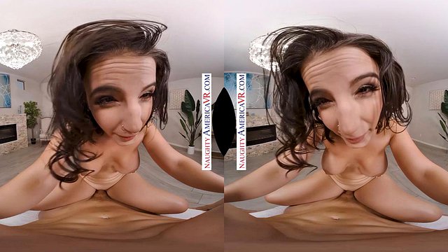 Antonella Lopez'in Masöz Olarak Buharlı Lezbiyen Masajı
