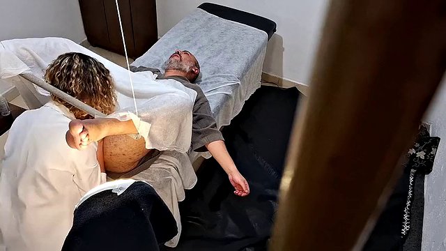 Šel k lékaři, aby mu vyšetřil prostatu, ale ten mu strčil popruh do zadku