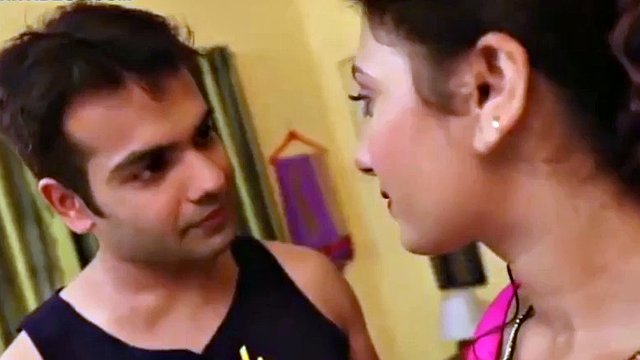 Desi Bhabhi Ko Tailor Ne Naap Lene Ke Bahane Chod Dia