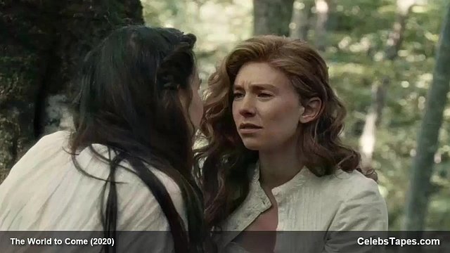 Üstsüz Vanessa Kirby, Katherine Waterston ile çıplak lezbiyen seks