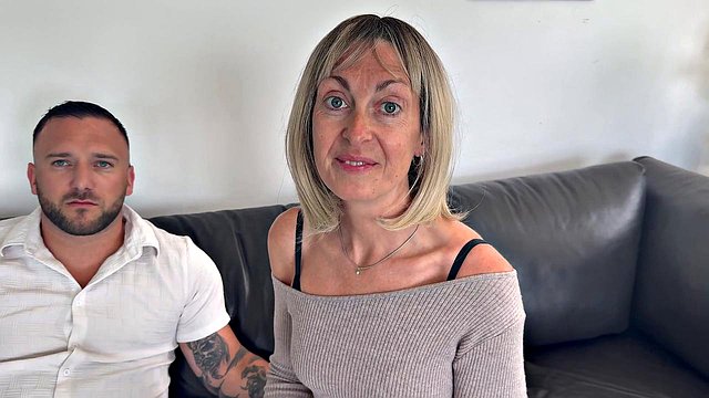 40-летняя милфа Лены на гастролях