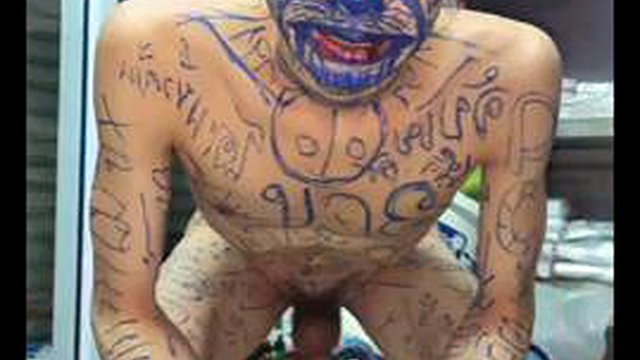 Ordered a Slave to Take off His Clothes and Fly a Kite, Showing off a Pen to Draw Clown Characters