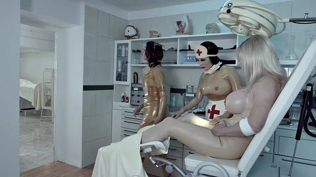 Ženská maska ​​KLINICKÁ CHYBA