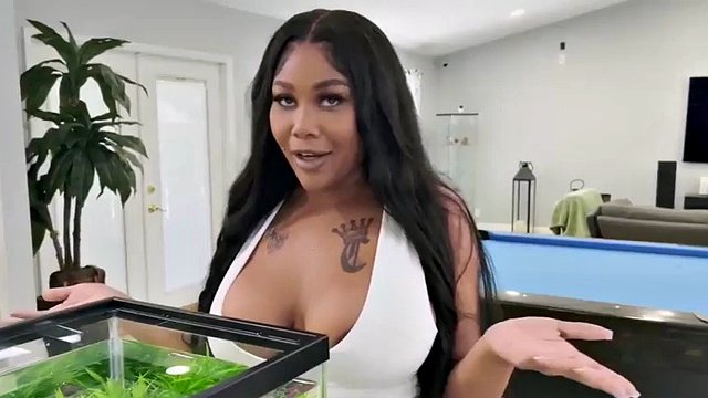 Amateur ebony babe with amazing ass big ass filmed by 4 butts