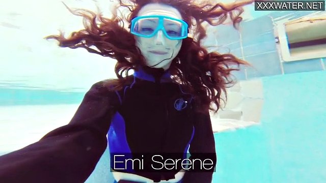 Emi Serene's hot underwater pool masturbation