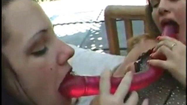 A Katrina Leone le encanta mordisquear el clítoris de Aubrie: MILF, masturbación y porno lésbico