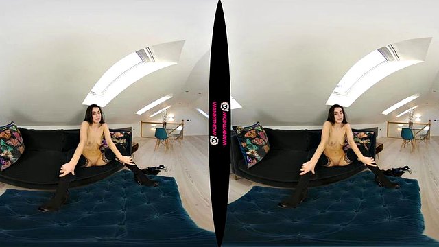 Shaw in Apartment mit Laura: Eporner, Solo & kleine Titten VR-Porno