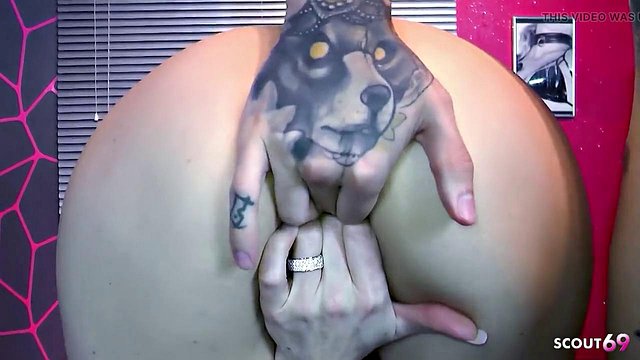 Tatoverte Nabo Barebacks Julia Pink med kondom