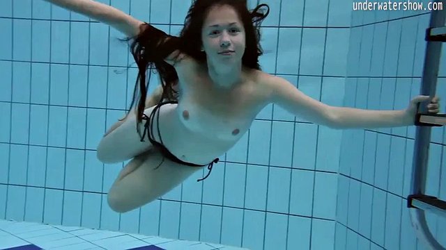 Umora Bajankina virgin pussy swimming underwater