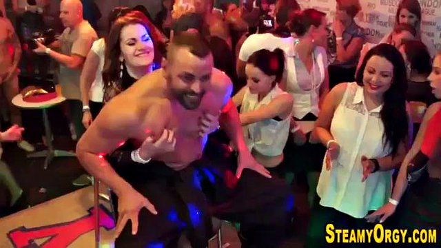 Real cfnm tirones: amateur, pajas y porno hd