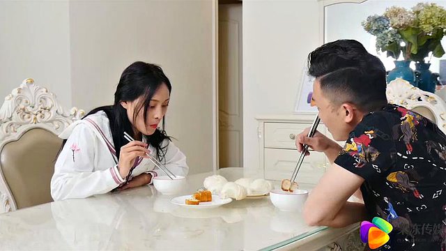 Modèle - Hot Asian pute baise son beau-pareil et a continué à crier !!!
