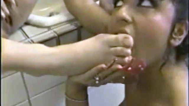 Kassi N im Badezimmer ft. Kassi Nova: Große Titten, Hardcore und Babe-Porno
