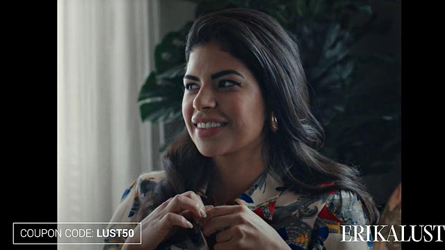 Brünette fickt Soldaten auf der Couch – Die Inszenierung von Erika Lust