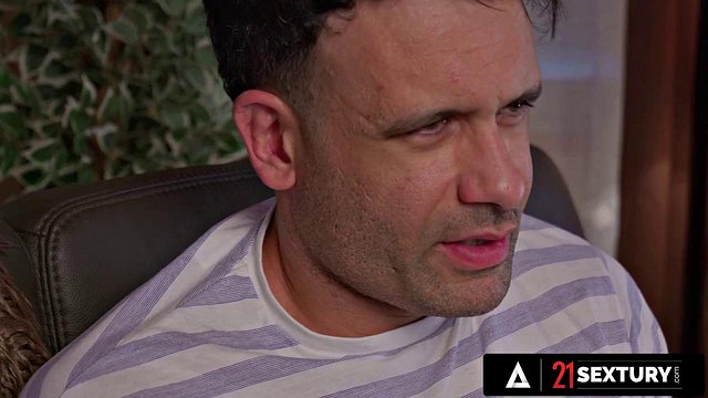 Blonde Big-Tits Babe Jessie Ames Takes Emmanuel Torquemada's Hard Anal Pounding and Deep Thro