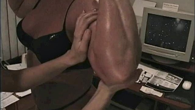 Female bodybuilder CONTROLS muscle obsessed fangirl