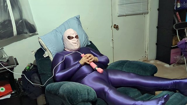 AMORESY glänzender Body, Windel und Vibrator für Atemspiele