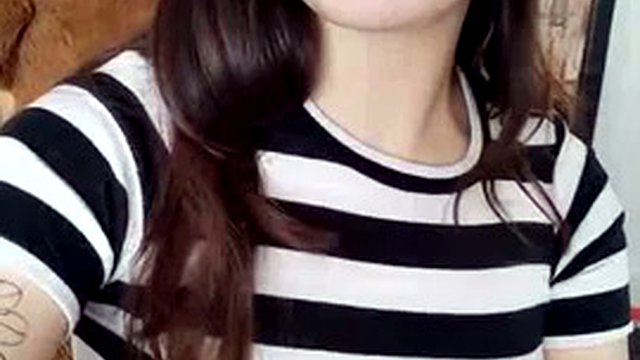 Amateur petite teen plump booty teases on webcam