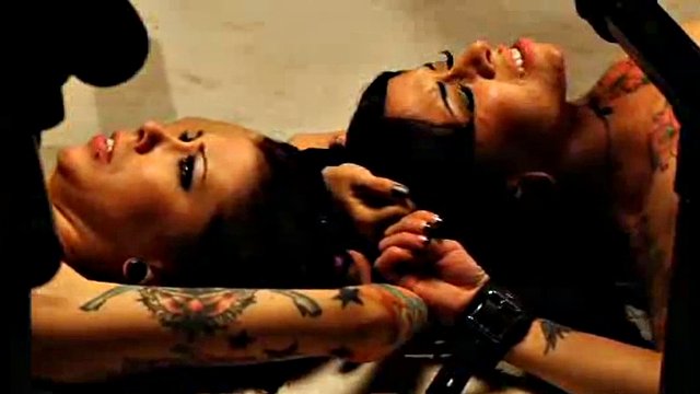 Troie del dolore della schiavitù lesbica