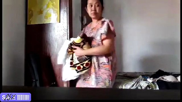 Ser på en indonesisk MILF som skifter klær
