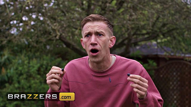 Gorgeous Jogger Lola Belluci Spots Voyeur Peeping at Her and Mounts His Massive Cock for a